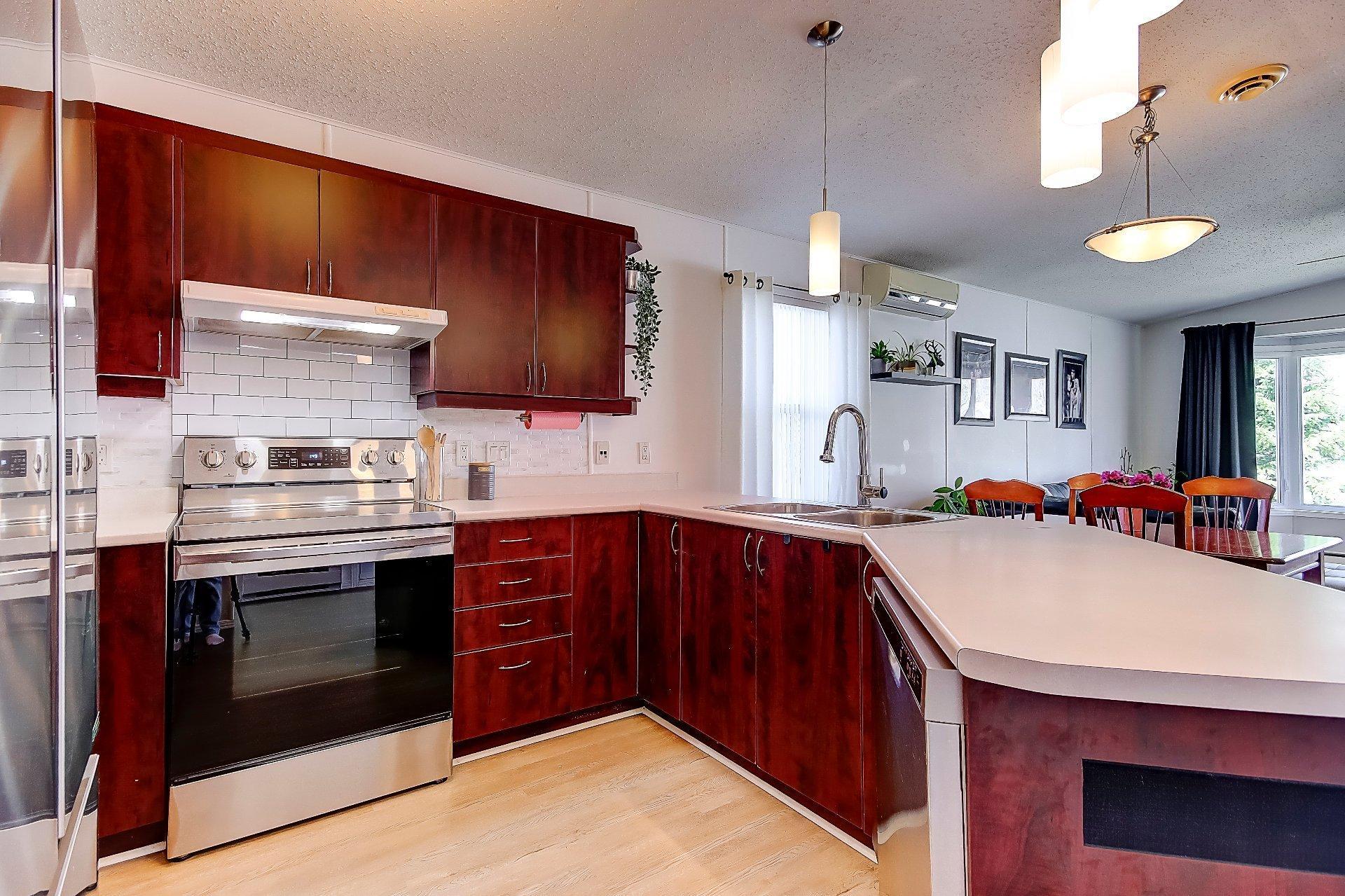 









82


9e Rue

,
Saint-Jean-sur-Richelieu,




QC
J2Y1A5

