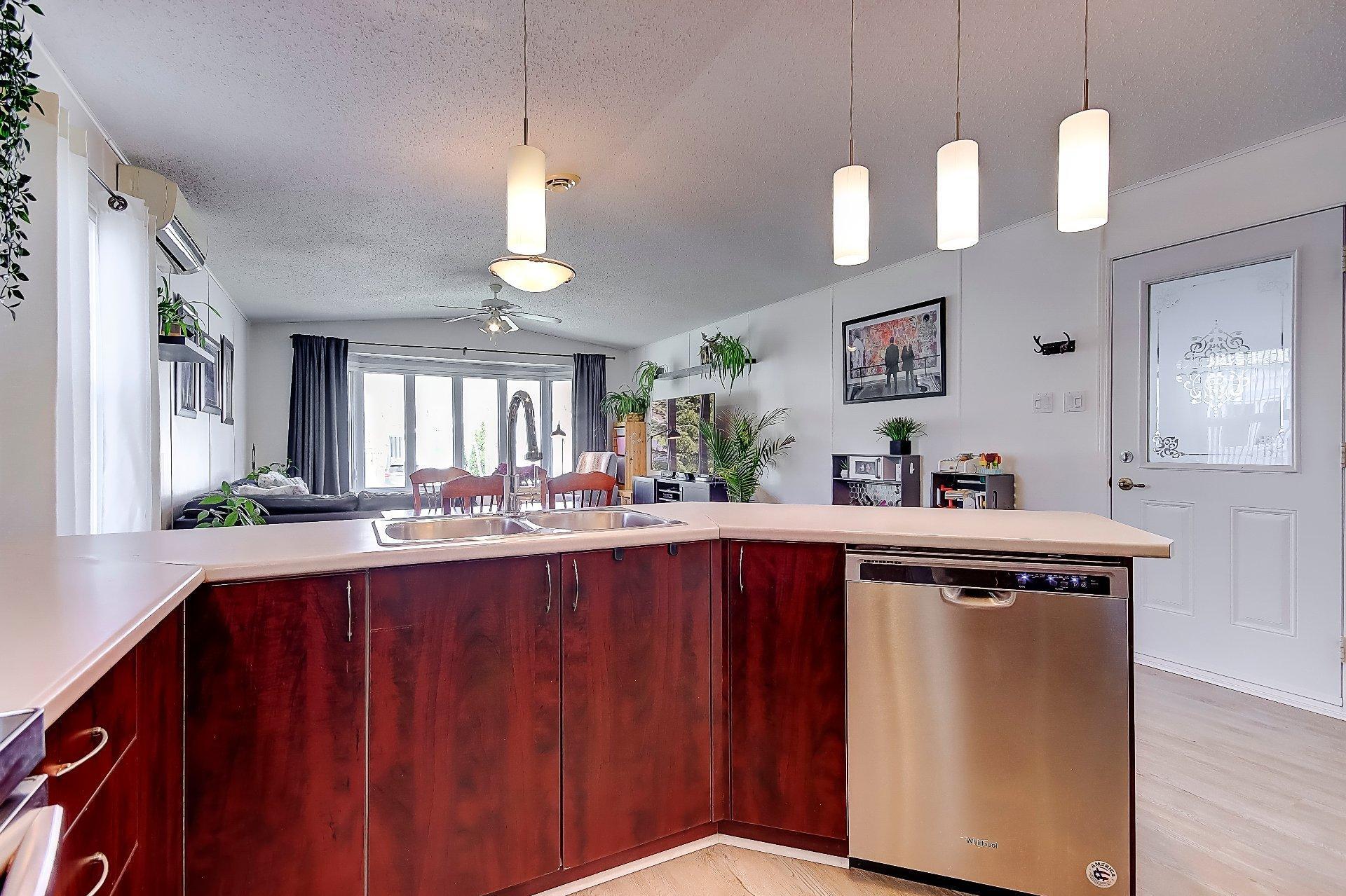 









82


9e Rue

,
Saint-Jean-sur-Richelieu,




QC
J2Y1A5

