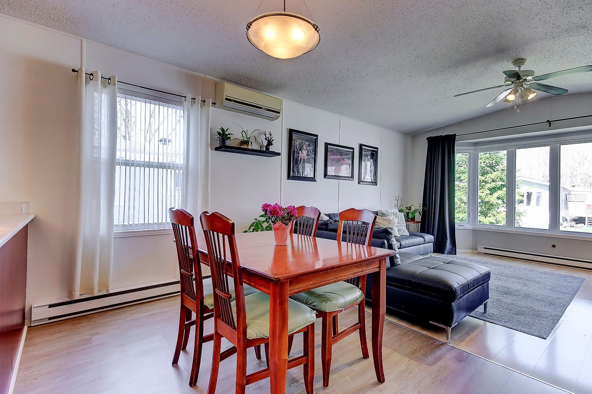 









82


9e Rue

,
Saint-Jean-sur-Richelieu,




QC
J2Y1A5

