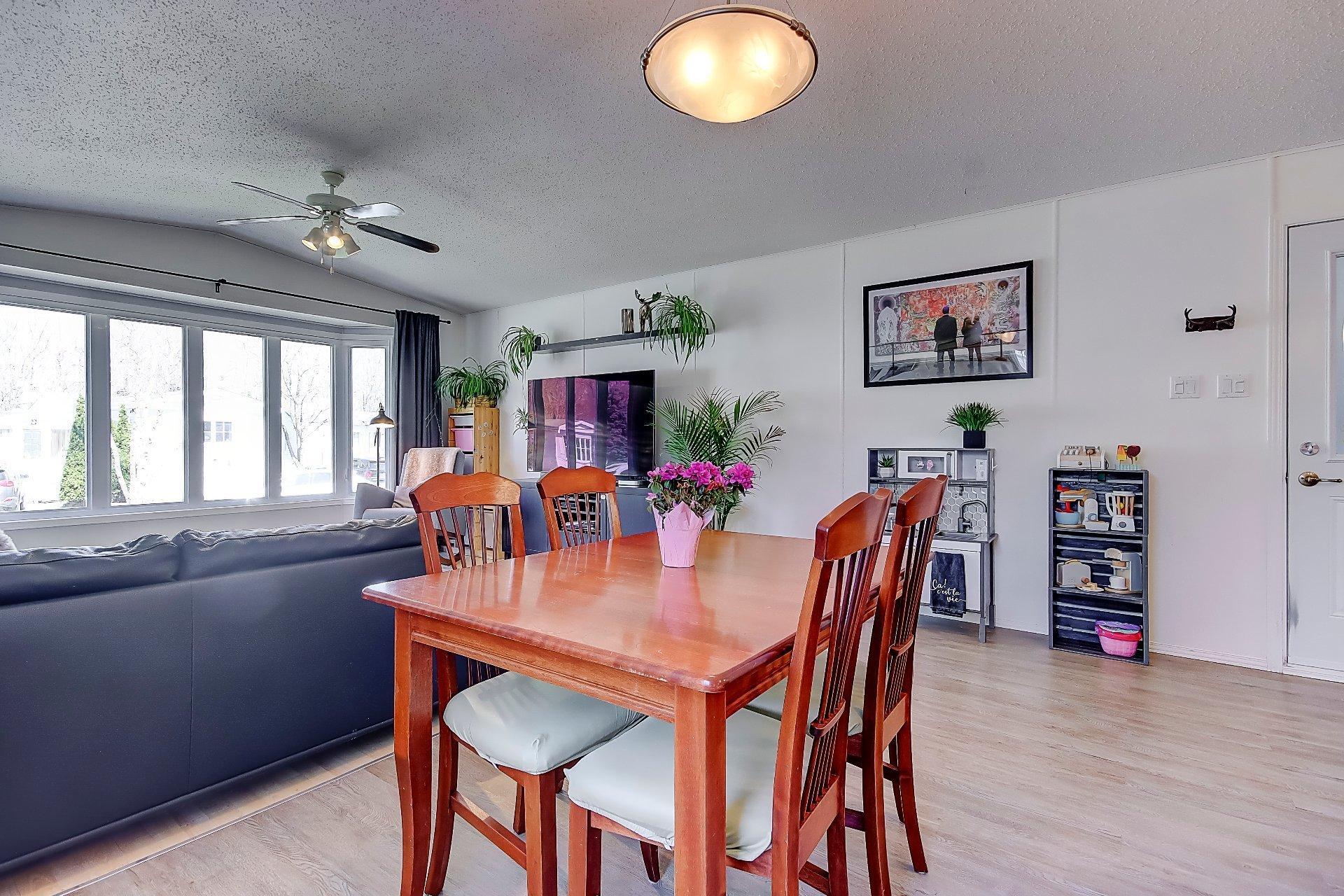 









82


9e Rue

,
Saint-Jean-sur-Richelieu,




QC
J2Y1A5

