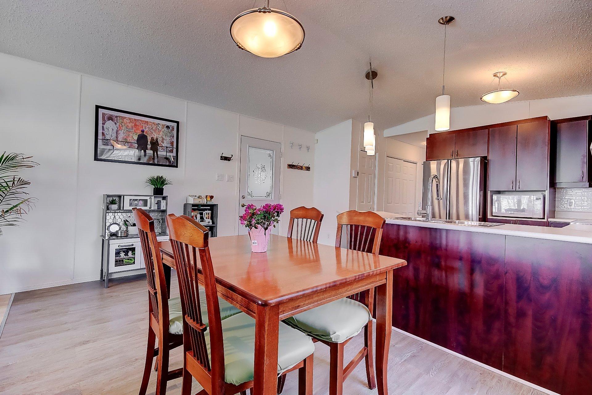 









82


9e Rue

,
Saint-Jean-sur-Richelieu,




QC
J2Y1A5

