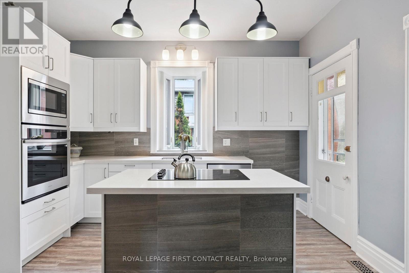 












55 BURTON AVENUE

,
Barrie,




Ontario
L4N2R5


