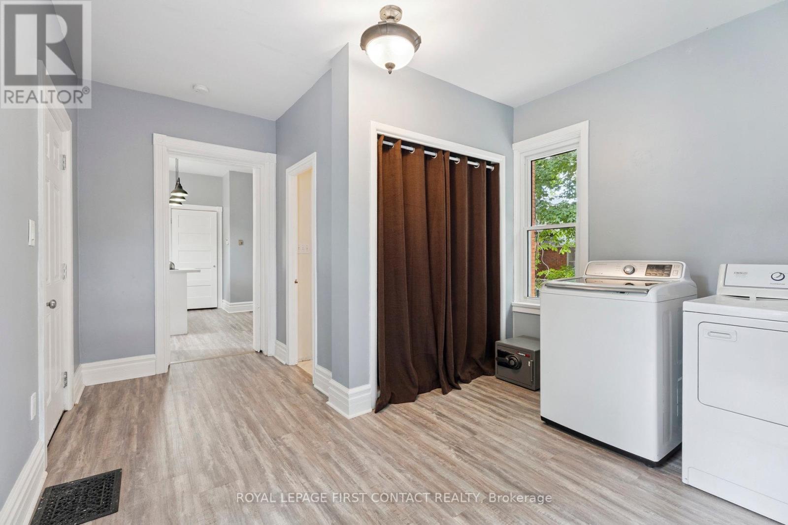 












55 BURTON AVENUE

,
Barrie,




Ontario
L4N2R5

