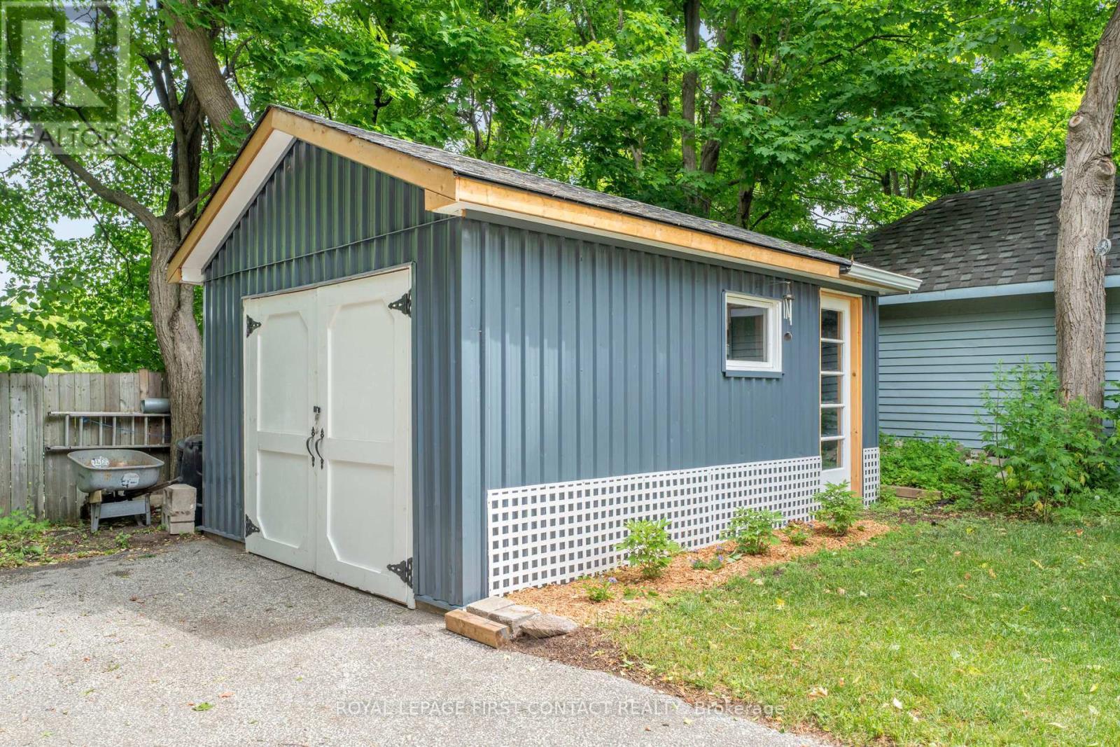 












55 BURTON AVENUE

,
Barrie,




Ontario
L4N2R5


