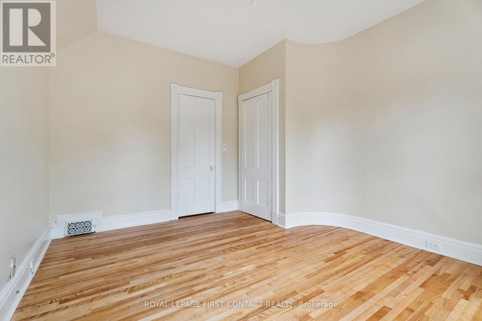 












55 BURTON AVENUE

,
Barrie,




Ontario
L4N2R5

