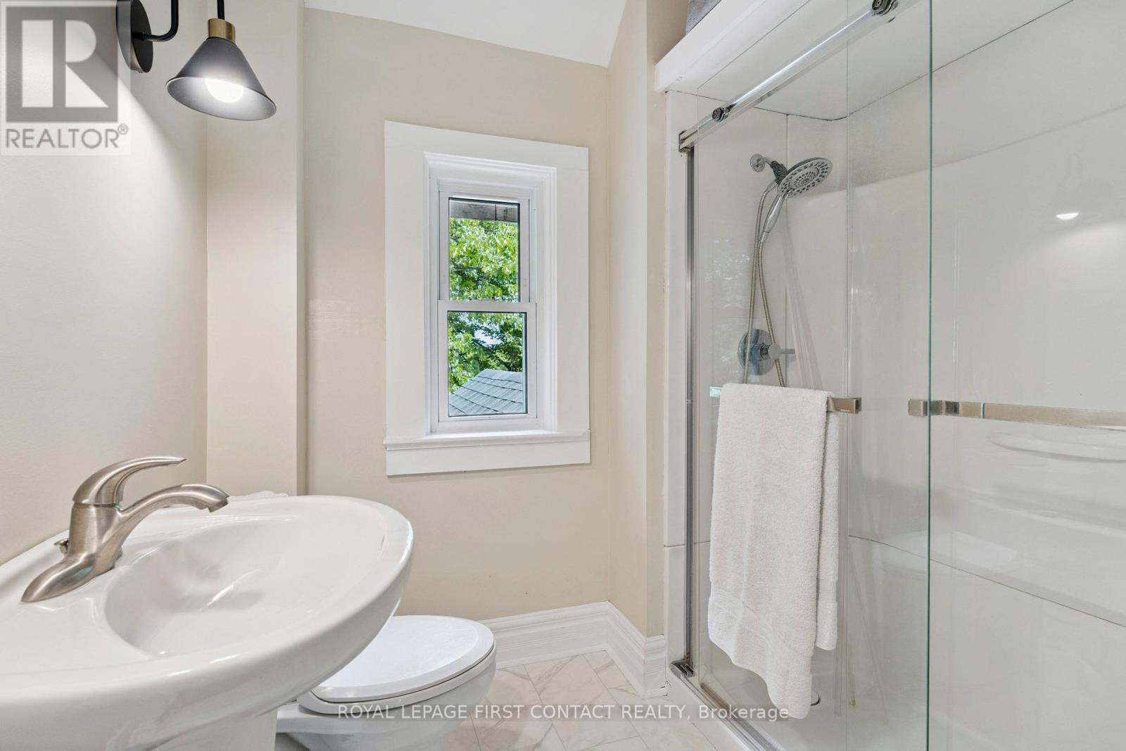 












55 BURTON AVENUE

,
Barrie,




Ontario
L4N2R5


