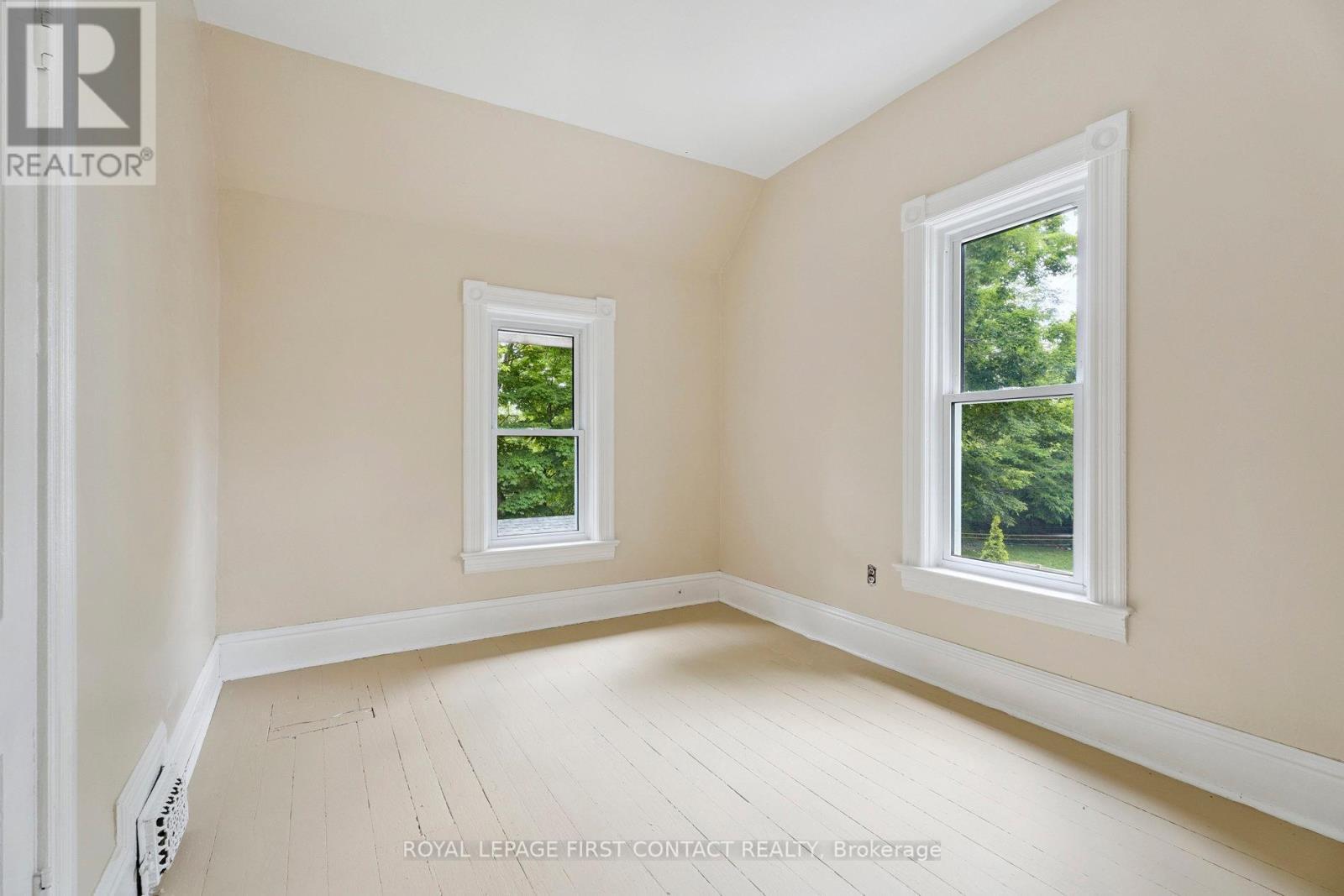 












55 BURTON AVENUE

,
Barrie,




Ontario
L4N2R5


