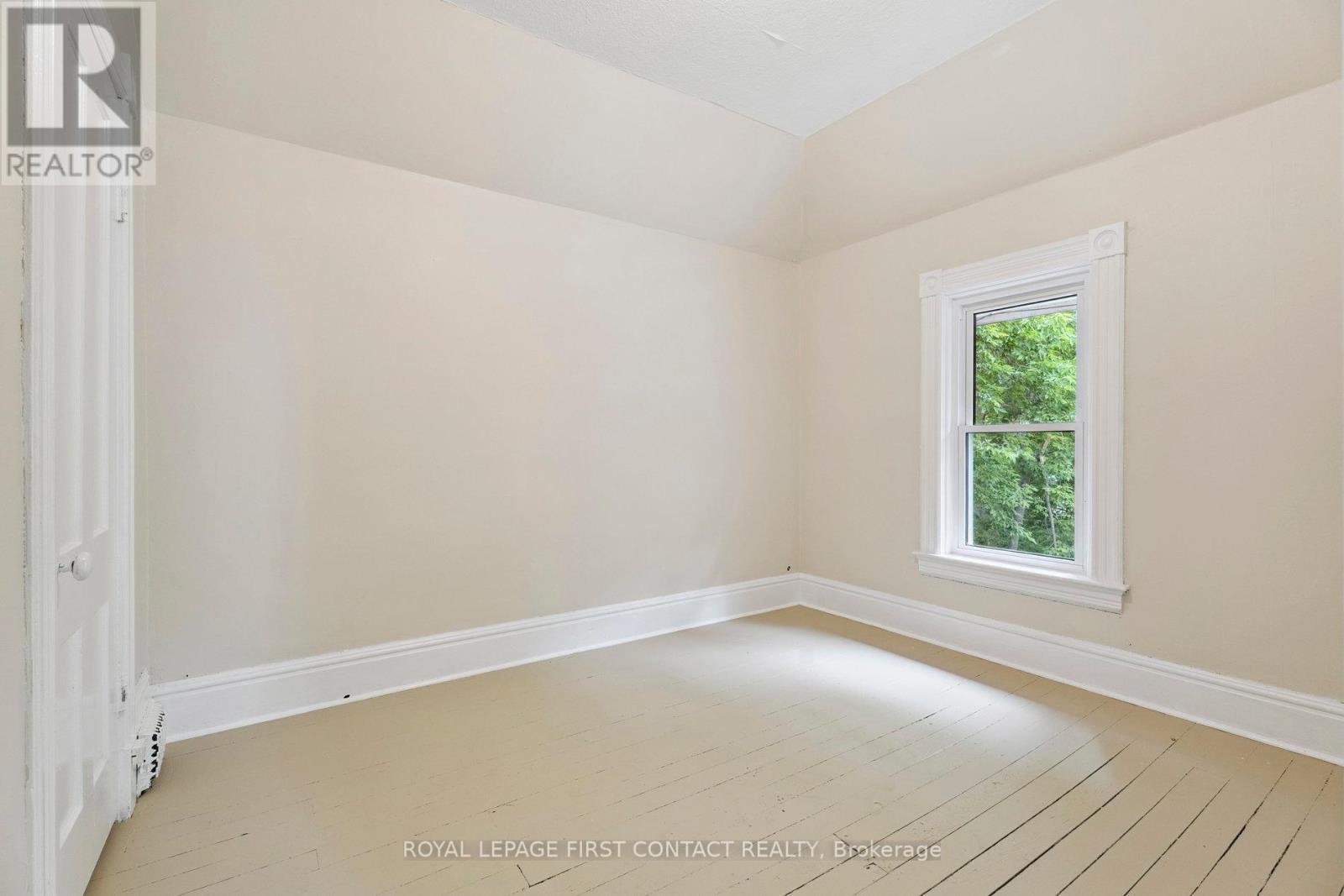 












55 BURTON AVENUE

,
Barrie,




Ontario
L4N2R5

