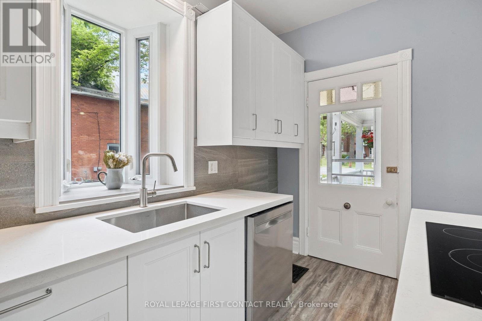 












55 BURTON AVENUE

,
Barrie,




Ontario
L4N2R5

