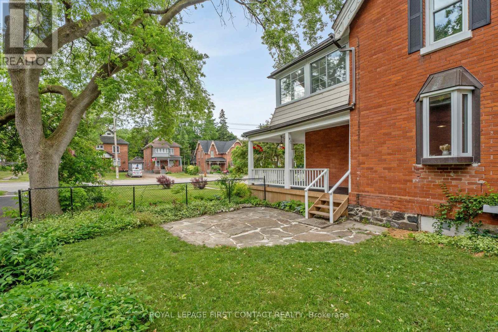 












55 BURTON AVENUE

,
Barrie,




Ontario
L4N2R5

