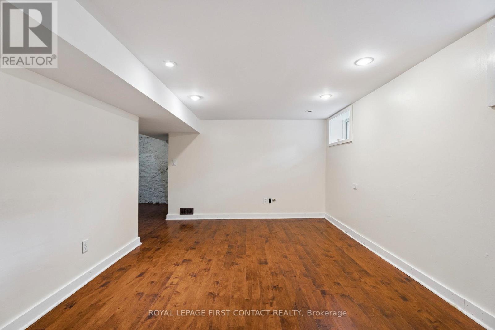 












55 BURTON AVENUE

,
Barrie,




Ontario
L4N2R5

