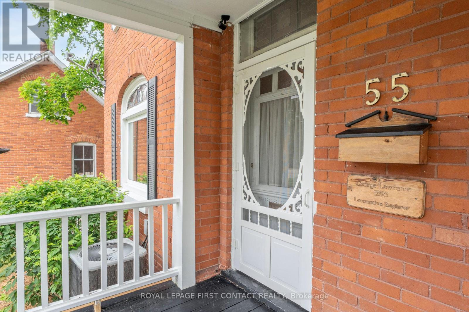 












55 BURTON AVENUE

,
Barrie,




Ontario
L4N2R5

