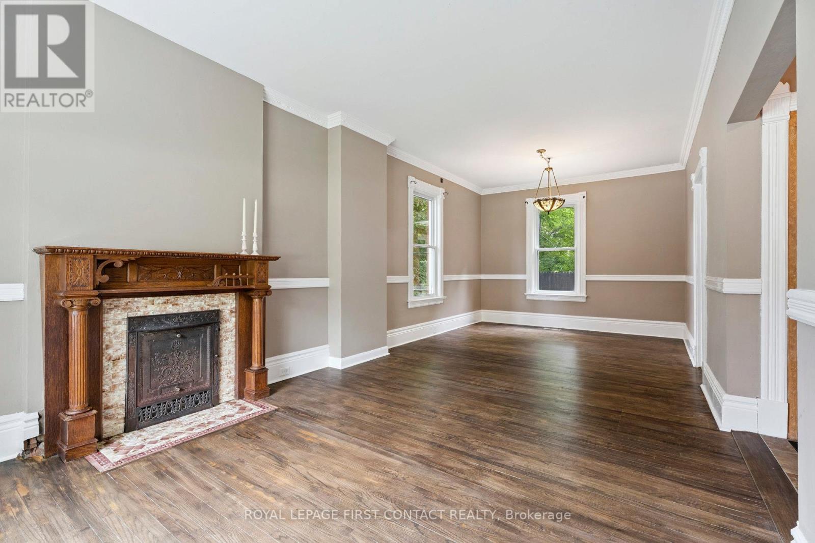 












55 BURTON AVENUE

,
Barrie,




Ontario
L4N2R5

