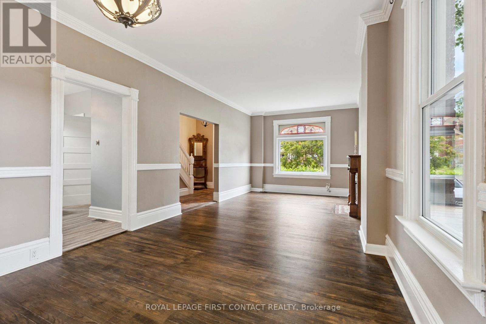












55 BURTON AVENUE

,
Barrie,




Ontario
L4N2R5

