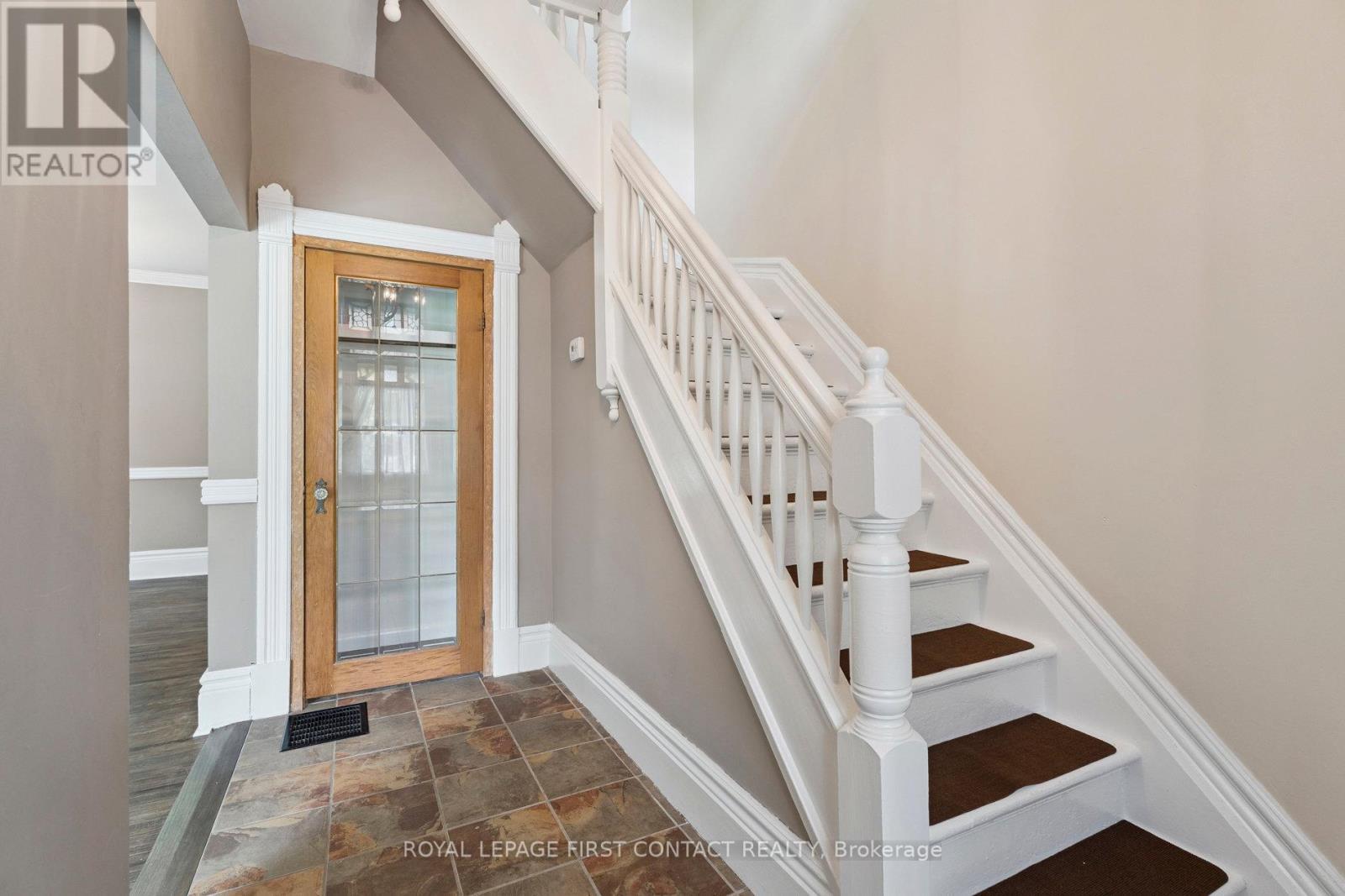 












55 BURTON AVENUE

,
Barrie,




Ontario
L4N2R5

