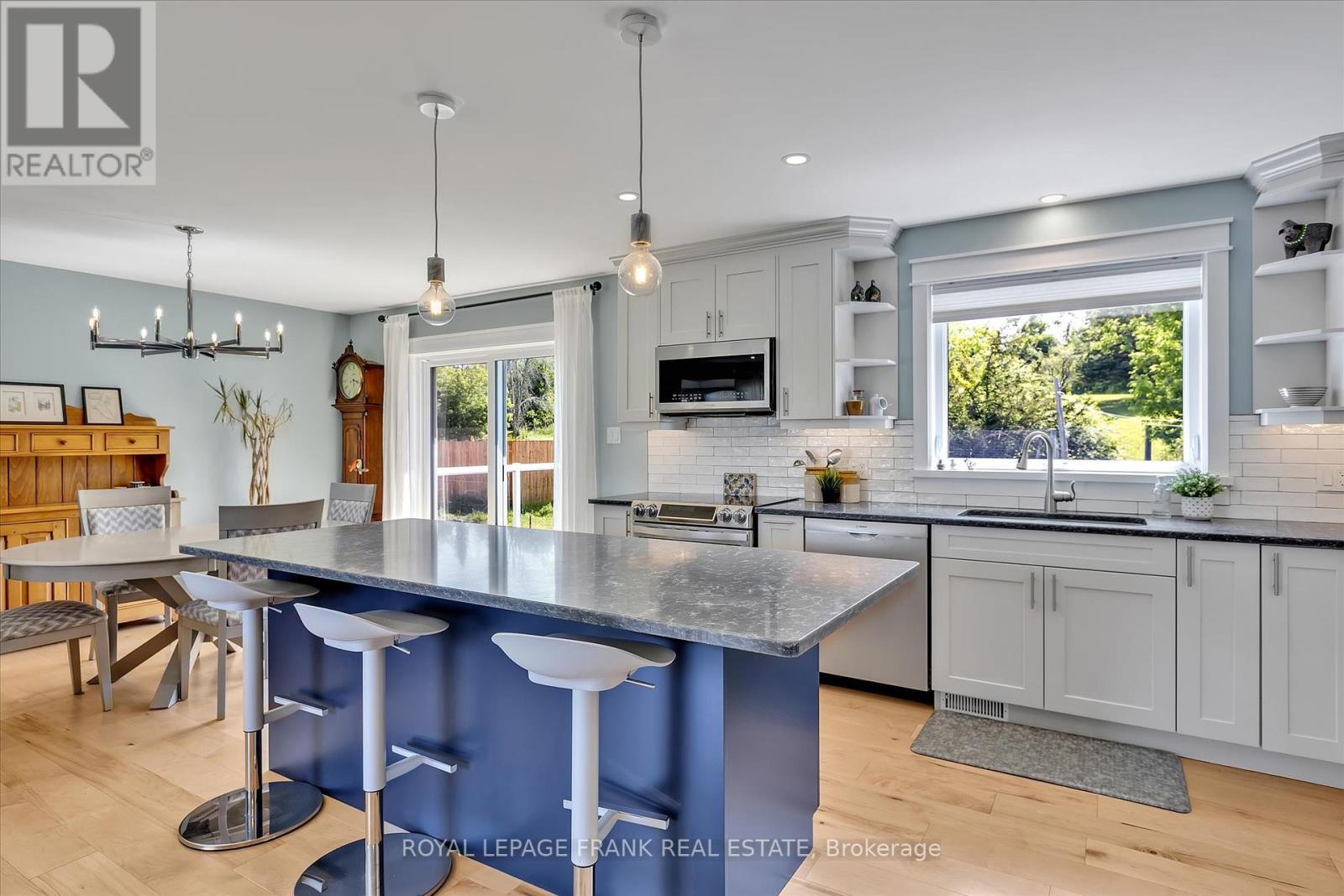 












796 CANAL ROAD

,
Douro-Dummer,




Ontario
K9L1A1

