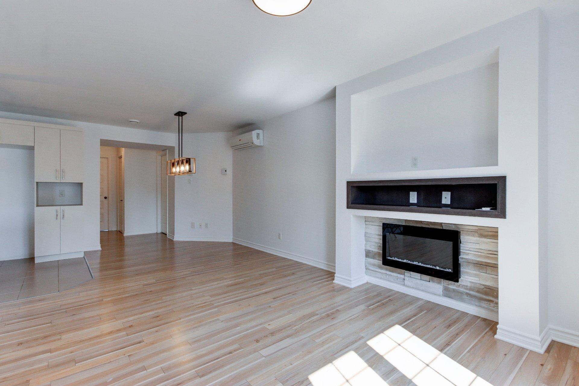 









126


Rue Robert-Jones

,
Saint-Jean-sur-Richelieu,




QC
J2W1N4

