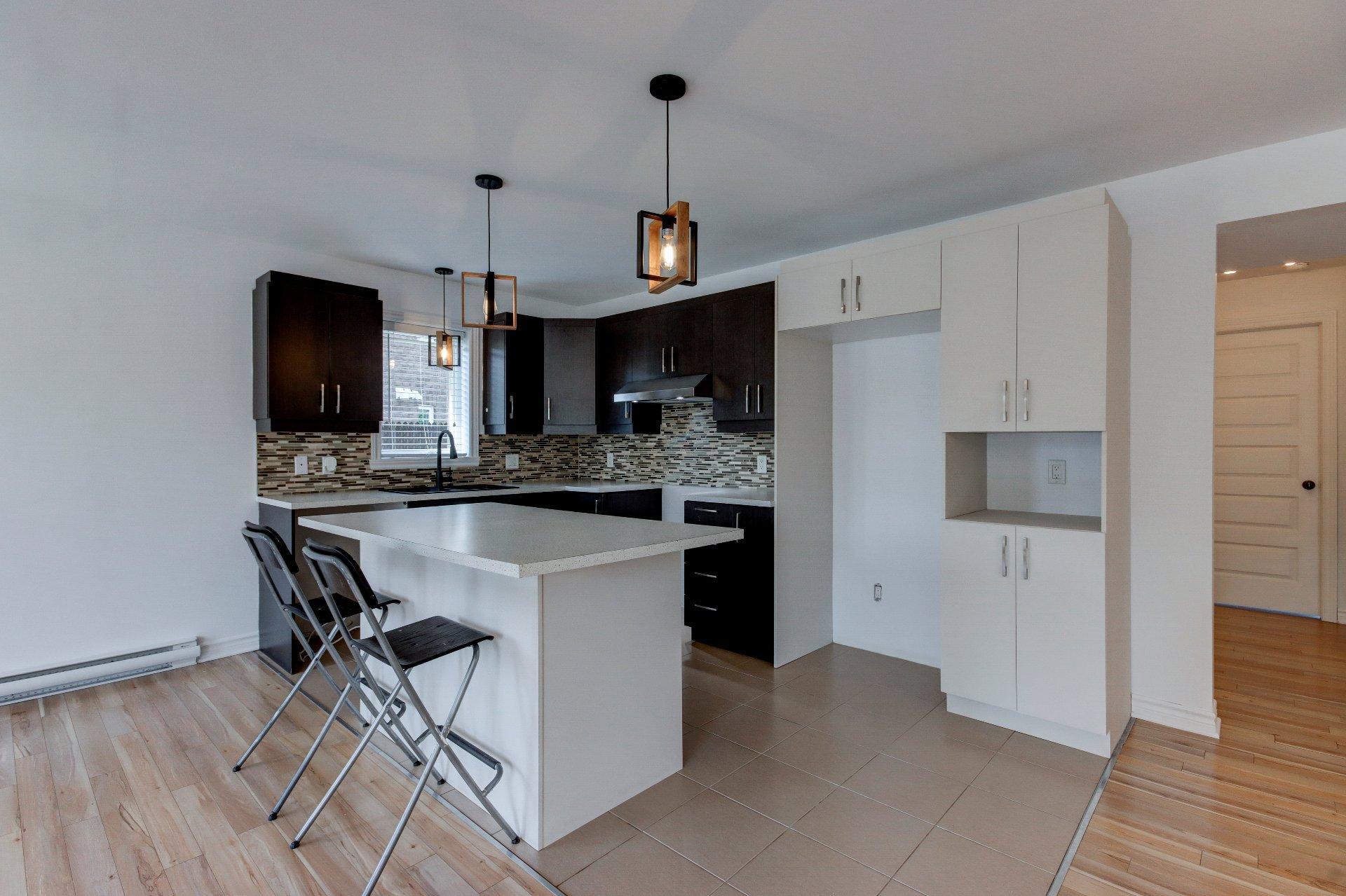 









126


Rue Robert-Jones

,
Saint-Jean-sur-Richelieu,




QC
J2W1N4

