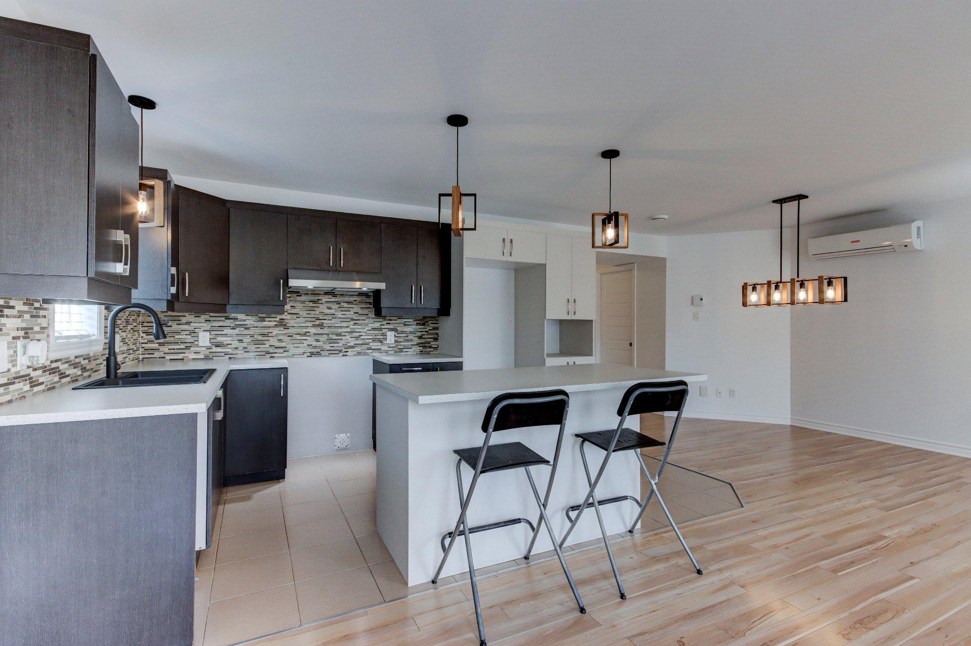 









126


Rue Robert-Jones

,
Saint-Jean-sur-Richelieu,




QC
J2W1N4

