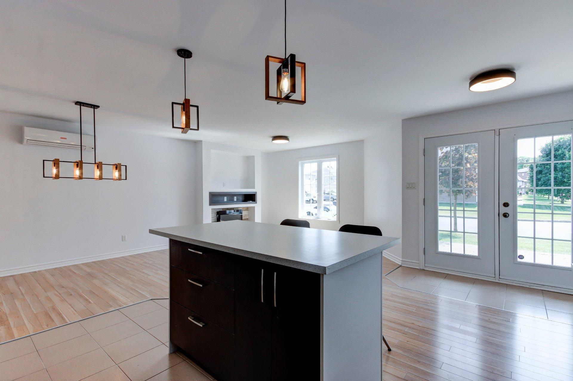 









126


Rue Robert-Jones

,
Saint-Jean-sur-Richelieu,




QC
J2W1N4

