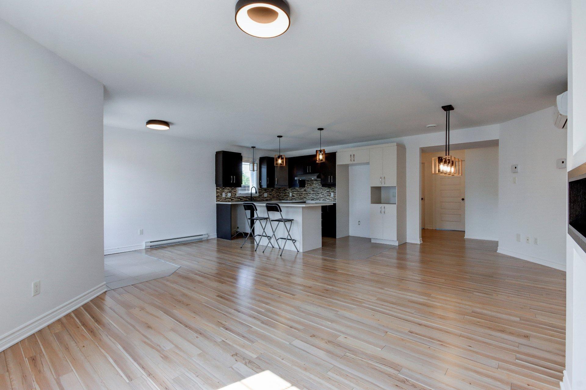 









126


Rue Robert-Jones

,
Saint-Jean-sur-Richelieu,




QC
J2W1N4

