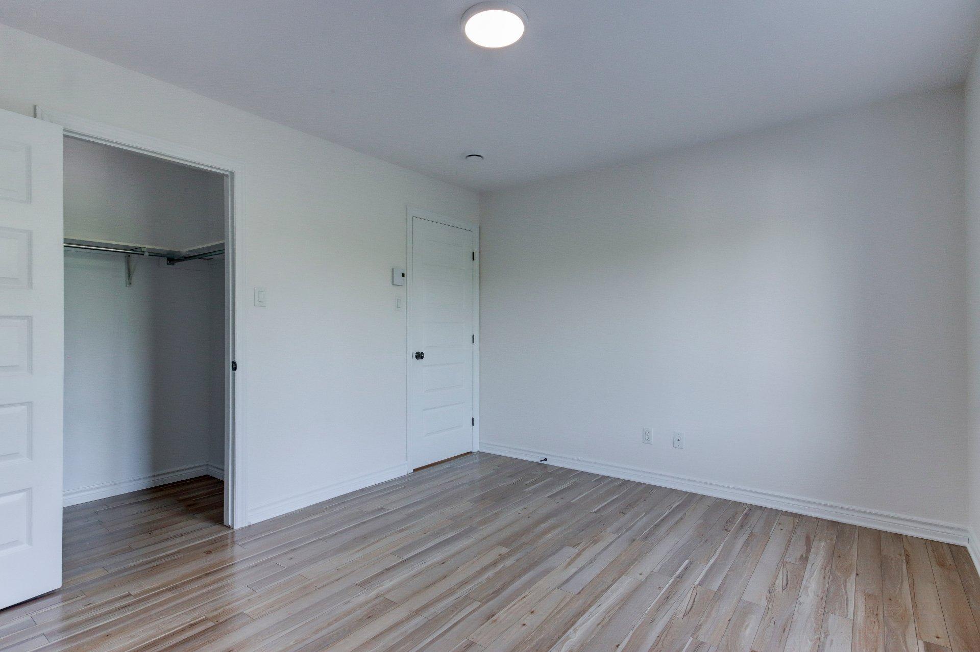 









126


Rue Robert-Jones

,
Saint-Jean-sur-Richelieu,




QC
J2W1N4

