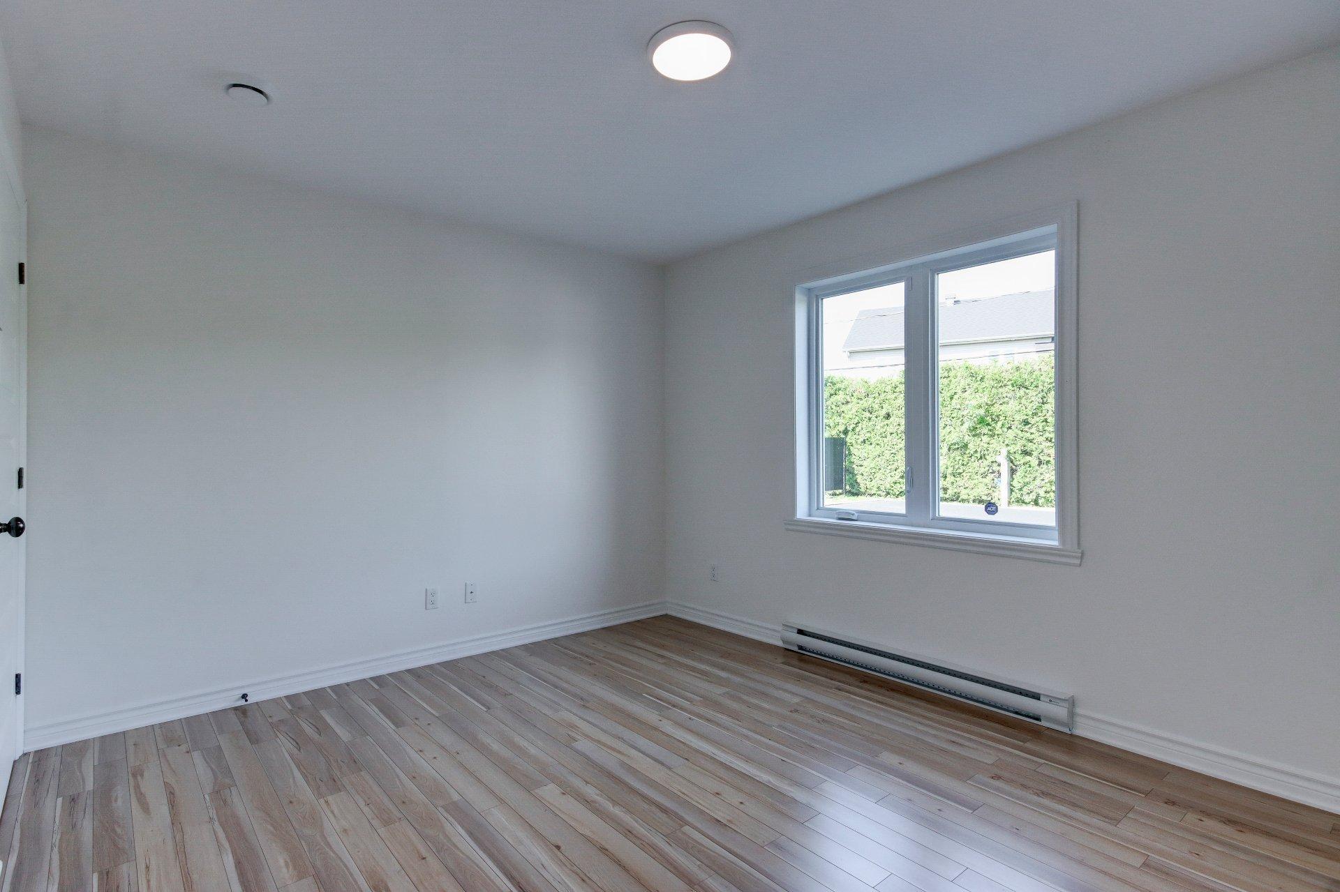 









126


Rue Robert-Jones

,
Saint-Jean-sur-Richelieu,




QC
J2W1N4

