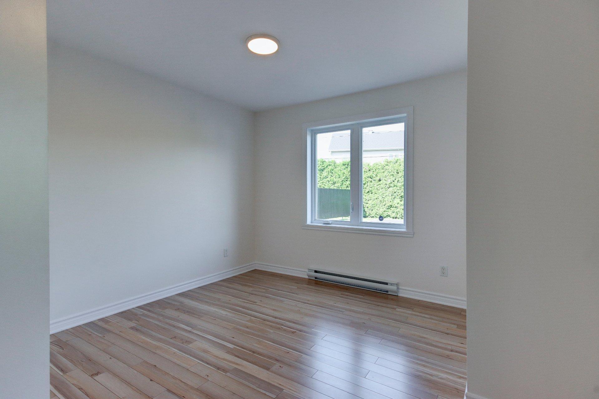 









126


Rue Robert-Jones

,
Saint-Jean-sur-Richelieu,




QC
J2W1N4

