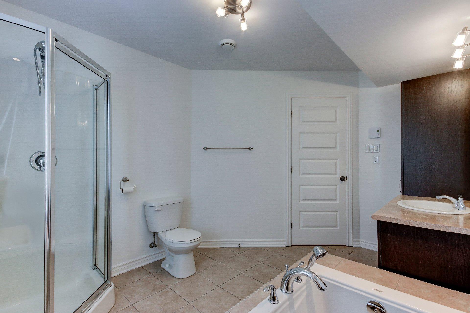 









126


Rue Robert-Jones

,
Saint-Jean-sur-Richelieu,




QC
J2W1N4

