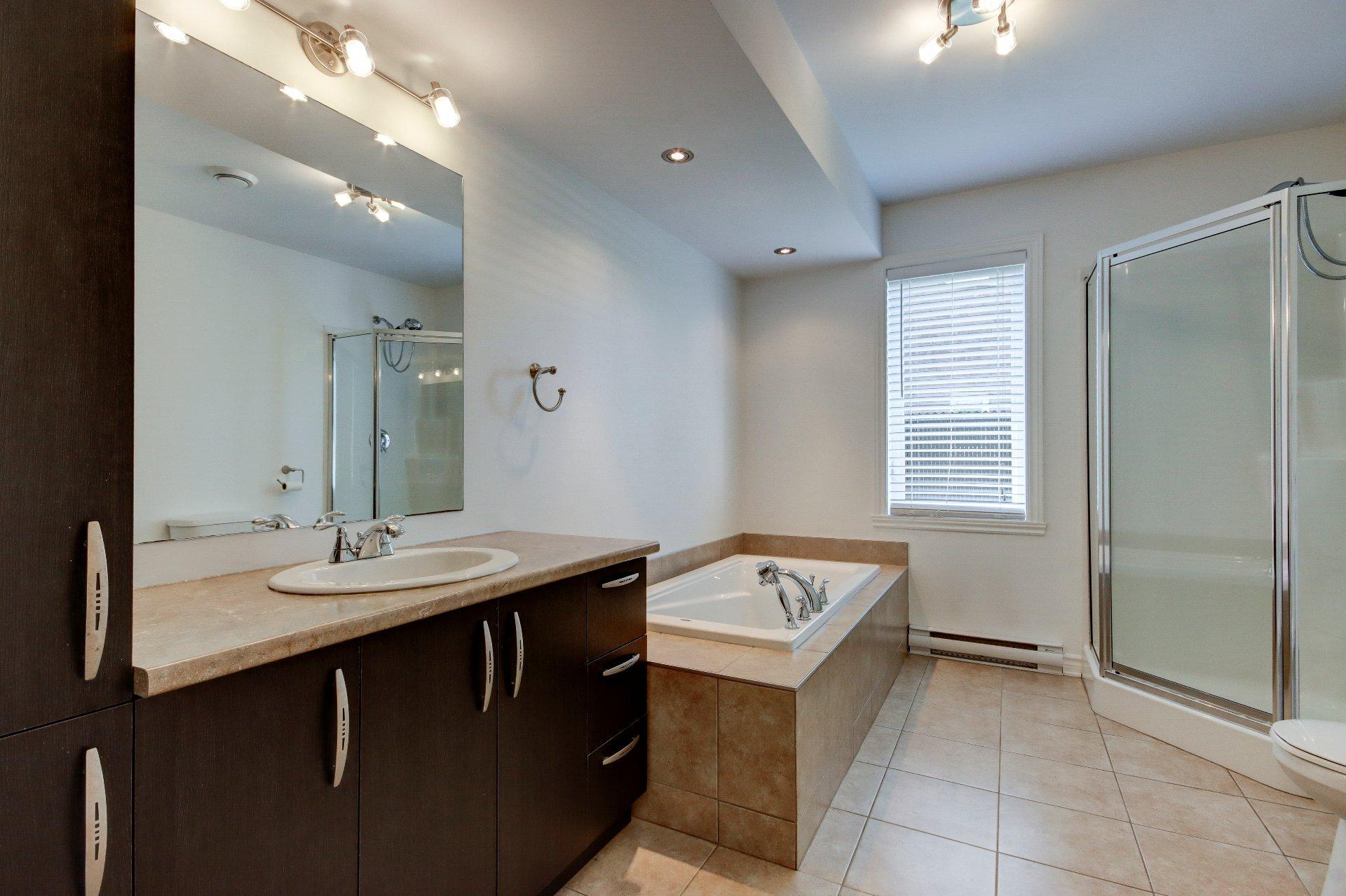 









126


Rue Robert-Jones

,
Saint-Jean-sur-Richelieu,




QC
J2W1N4

