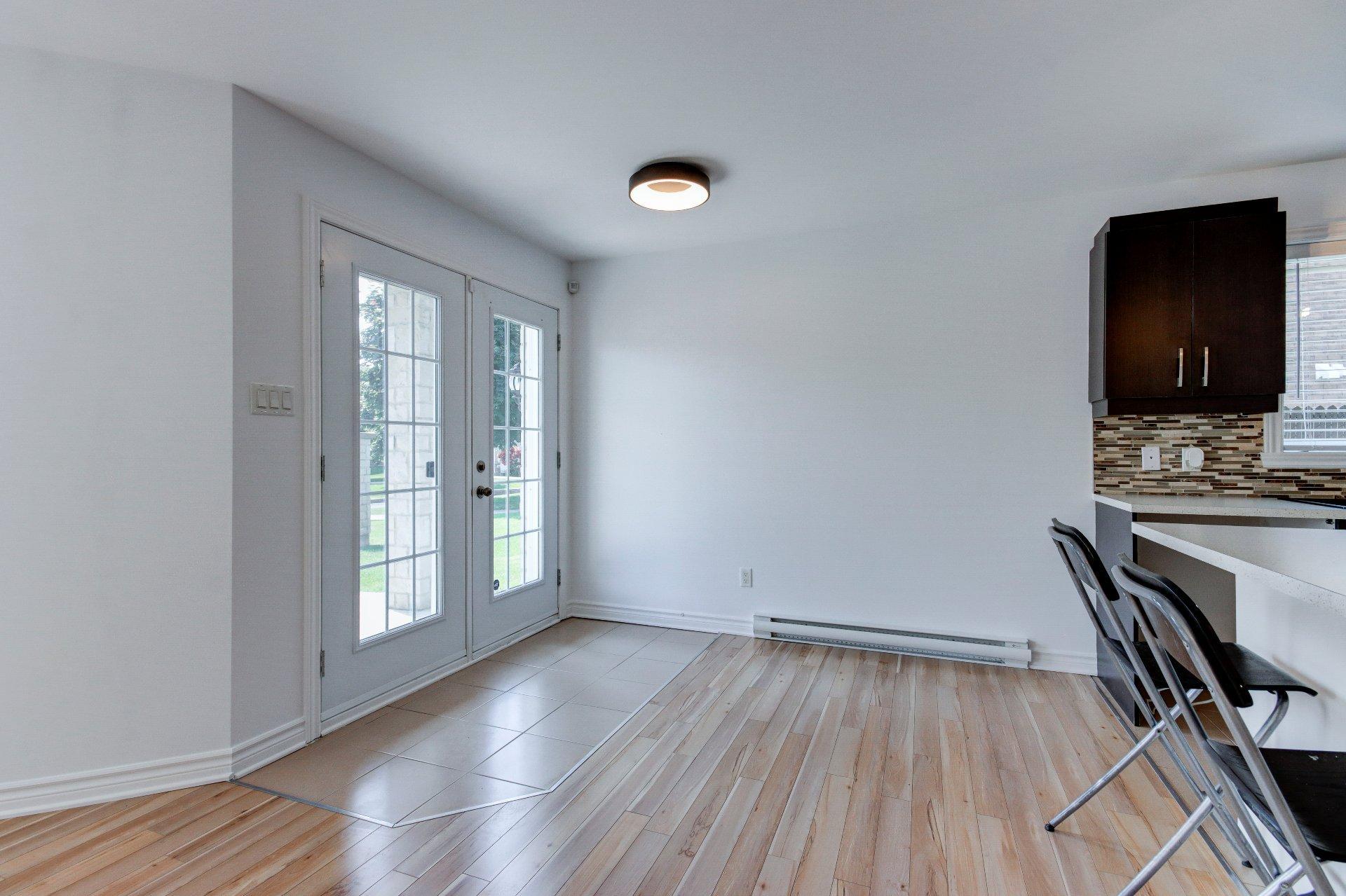 









126


Rue Robert-Jones

,
Saint-Jean-sur-Richelieu,




QC
J2W1N4


