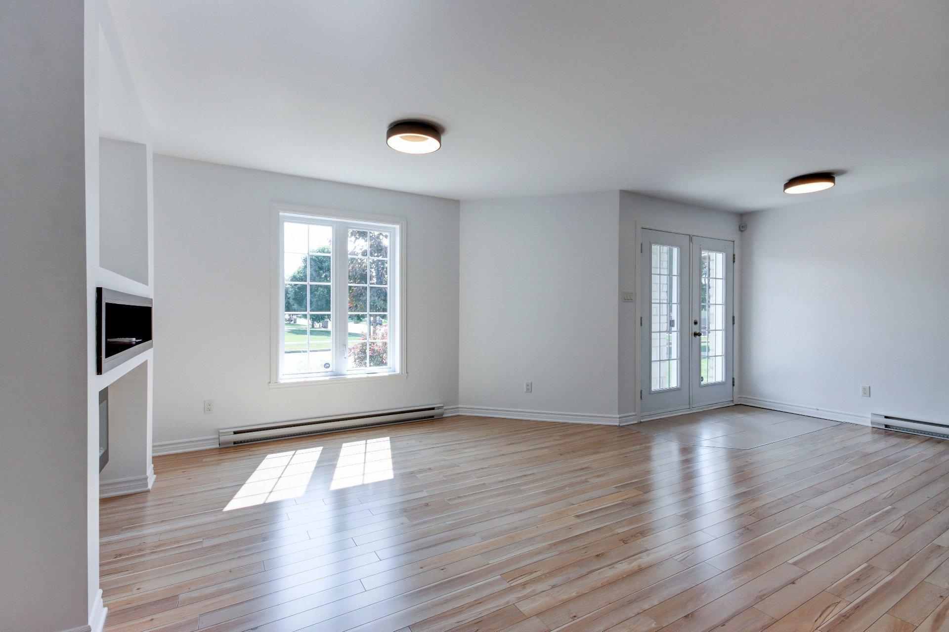 









126


Rue Robert-Jones

,
Saint-Jean-sur-Richelieu,




QC
J2W1N4

