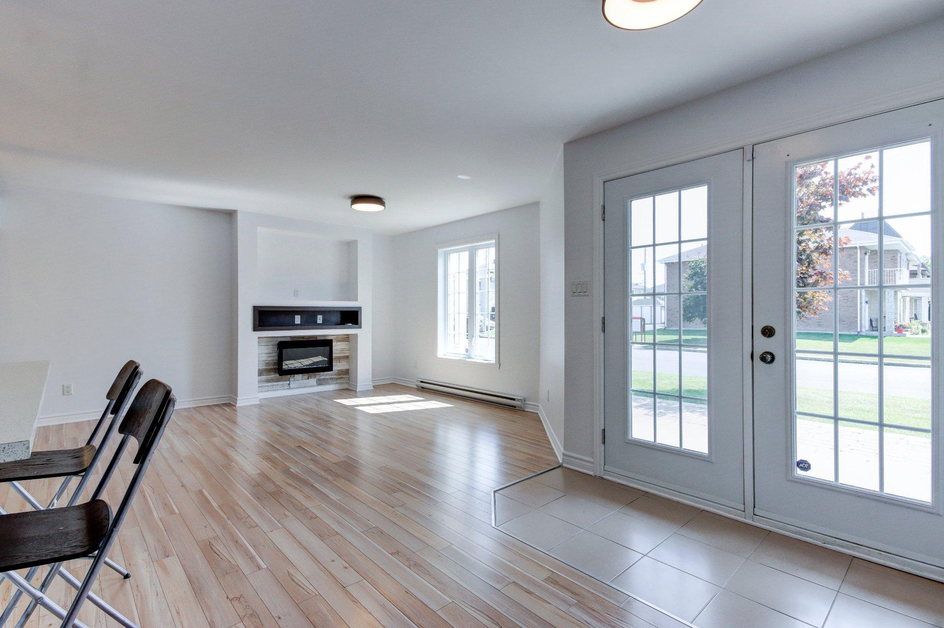 









126


Rue Robert-Jones

,
Saint-Jean-sur-Richelieu,




QC
J2W1N4

