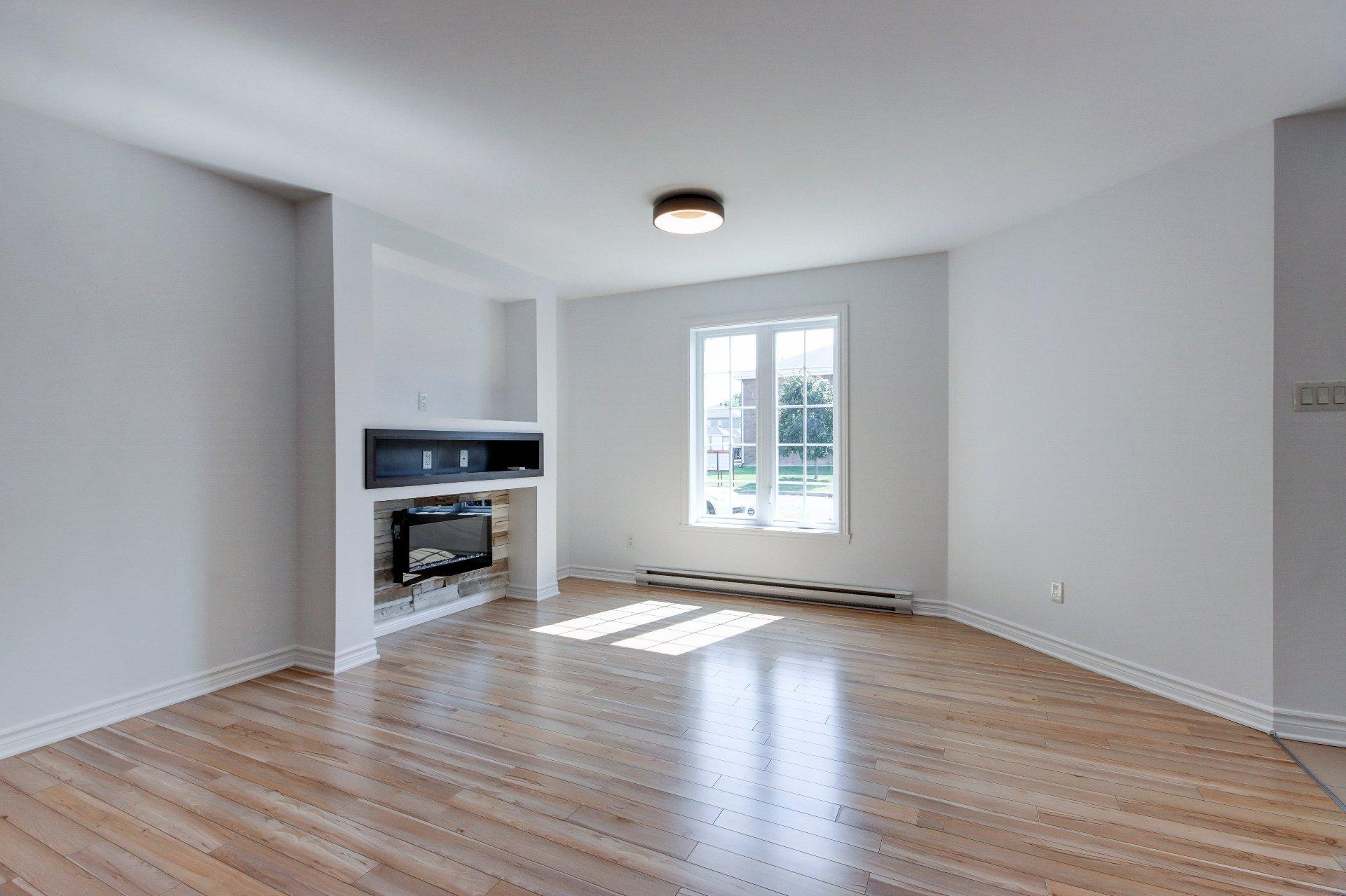 









126


Rue Robert-Jones

,
Saint-Jean-sur-Richelieu,




QC
J2W1N4

