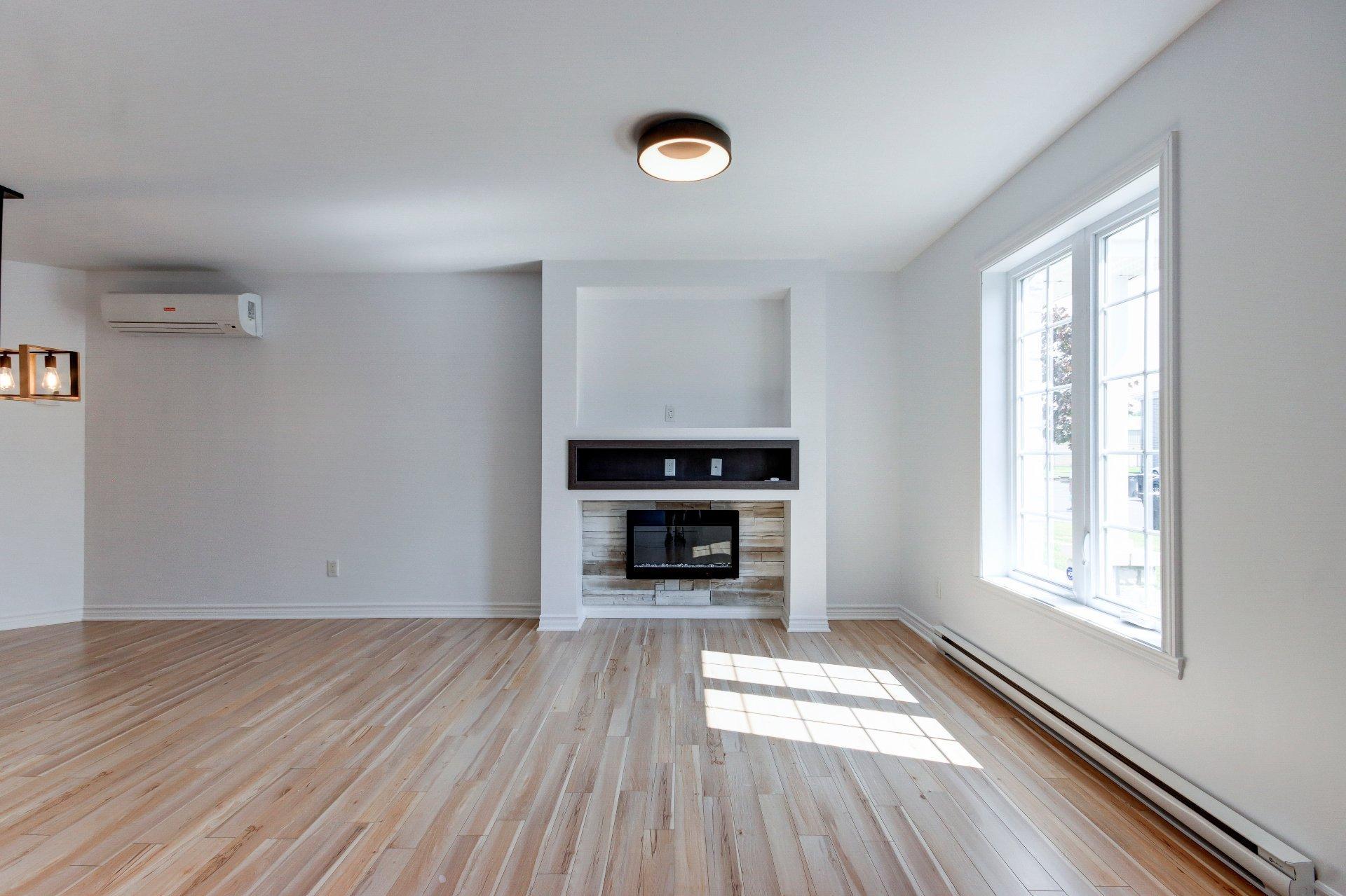 









126


Rue Robert-Jones

,
Saint-Jean-sur-Richelieu,




QC
J2W1N4

