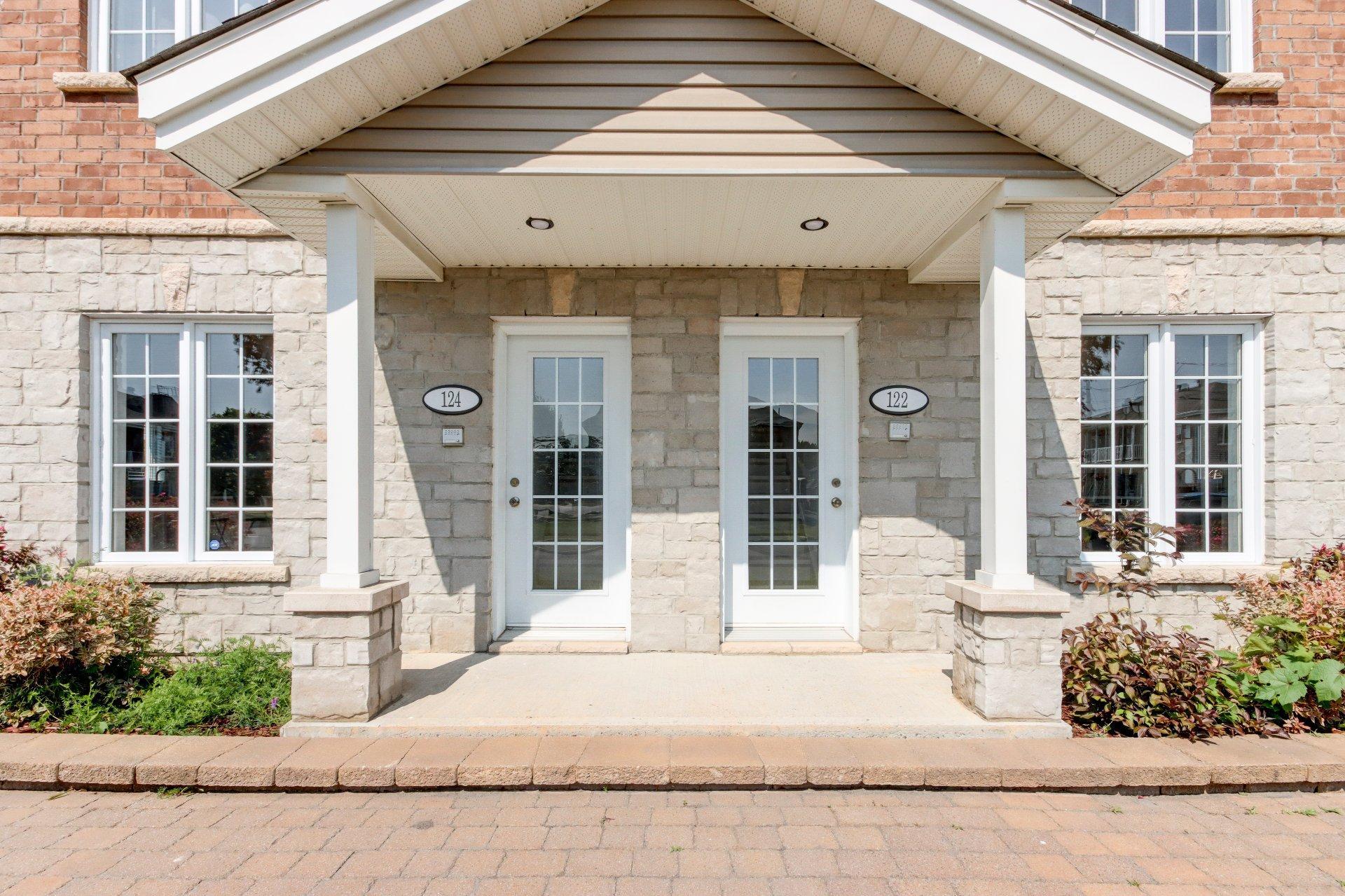 









122


Rue Robert-Jones

,
Saint-Jean-sur-Richelieu,




QC
J2X0E2

