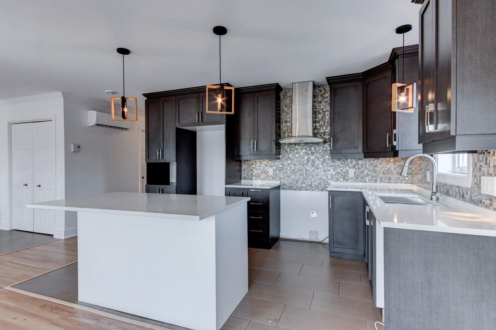 









122


Rue Robert-Jones

,
Saint-Jean-sur-Richelieu,




QC
J2X0E2

