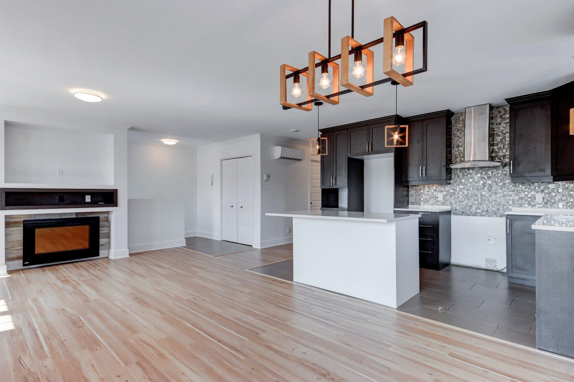 









122


Rue Robert-Jones

,
Saint-Jean-sur-Richelieu,




QC
J2X0E2

