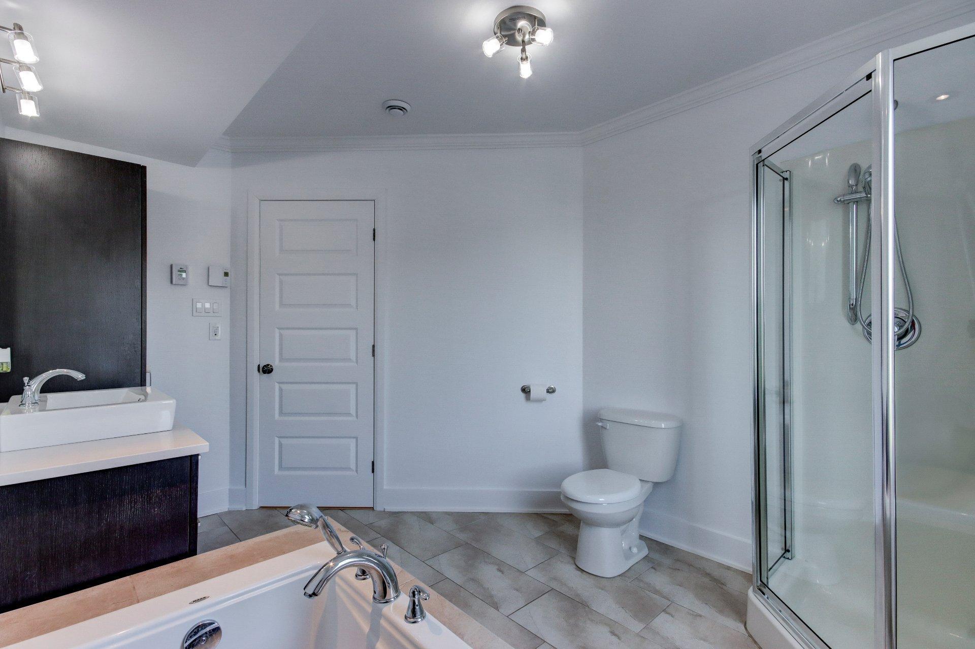 









122


Rue Robert-Jones

,
Saint-Jean-sur-Richelieu,




QC
J2X0E2

