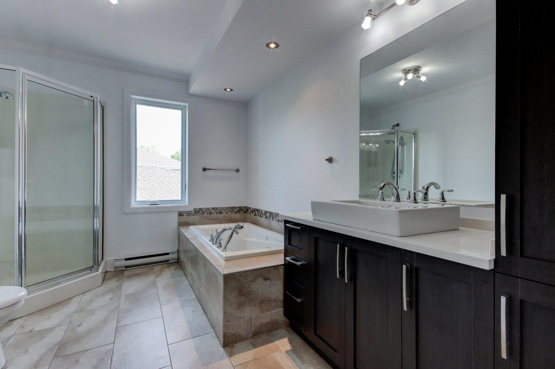 









122


Rue Robert-Jones

,
Saint-Jean-sur-Richelieu,




QC
J2X0E2

