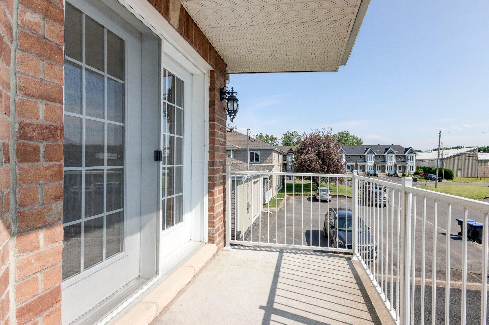 









122


Rue Robert-Jones

,
Saint-Jean-sur-Richelieu,




QC
J2X0E2

