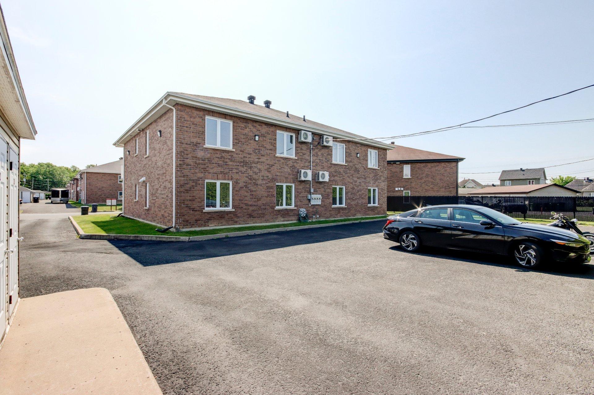 









122


Rue Robert-Jones

,
Saint-Jean-sur-Richelieu,




QC
J2X0E2

