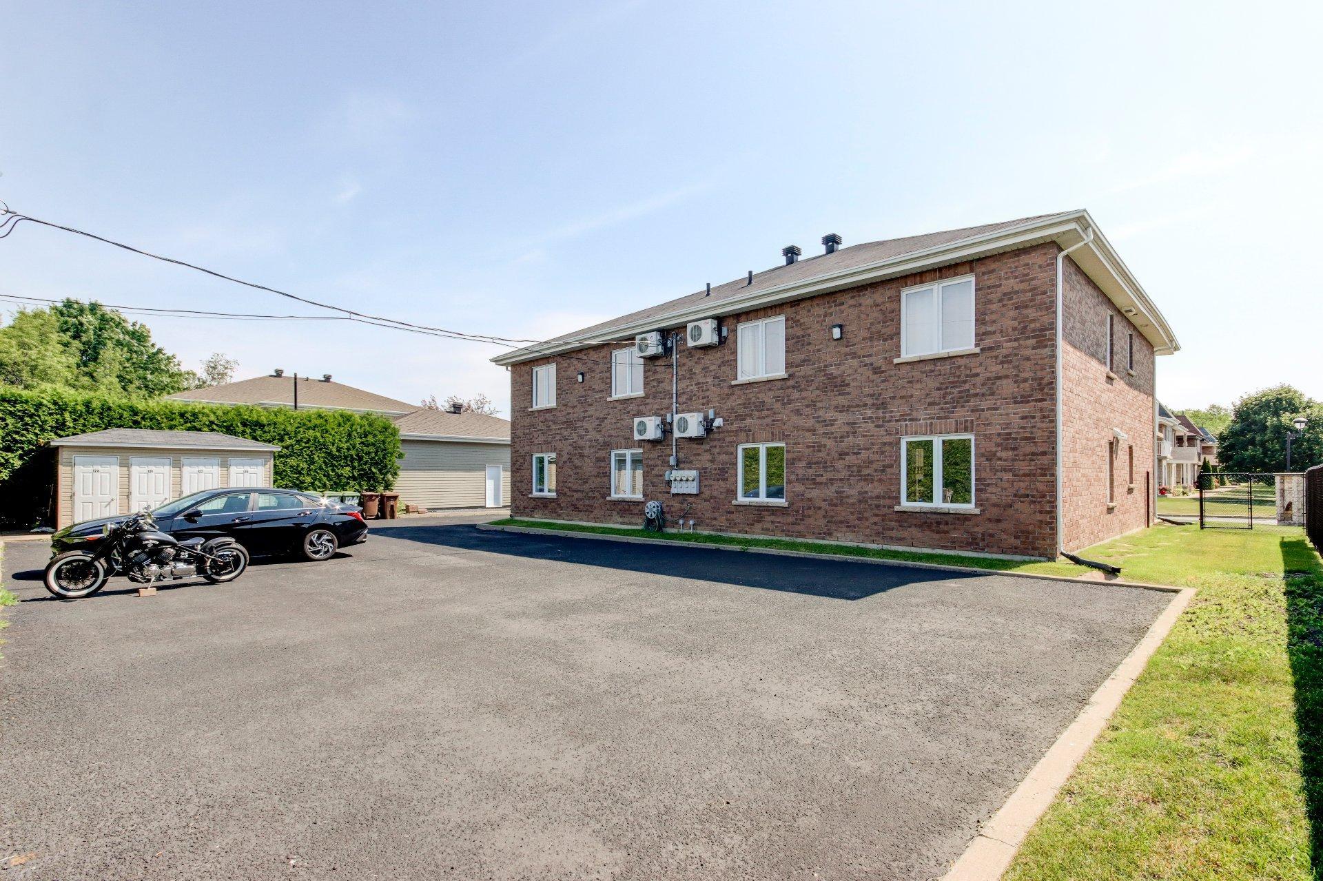 









122


Rue Robert-Jones

,
Saint-Jean-sur-Richelieu,




QC
J2X0E2

