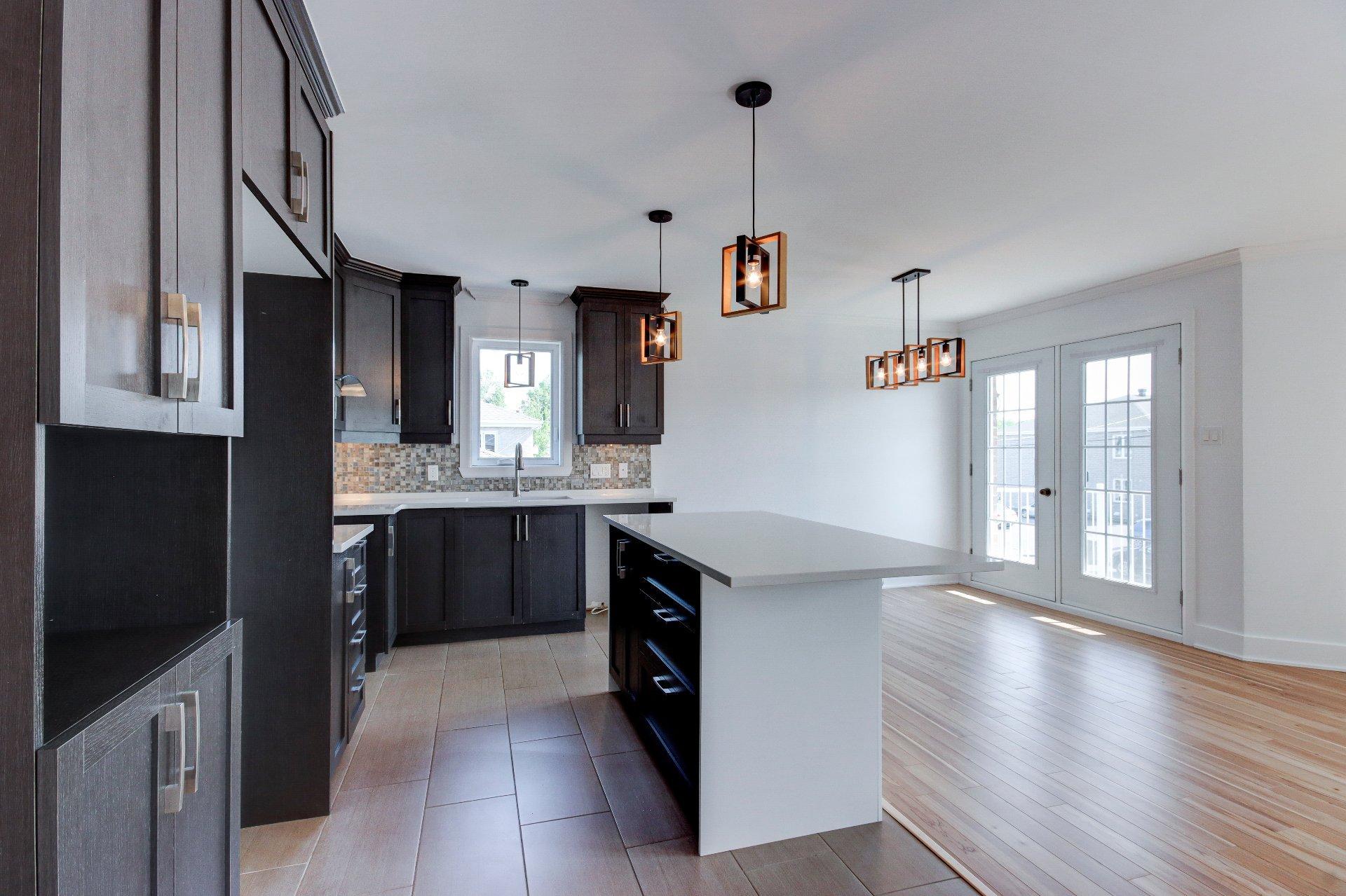 









122


Rue Robert-Jones

,
Saint-Jean-sur-Richelieu,




QC
J2X0E2

