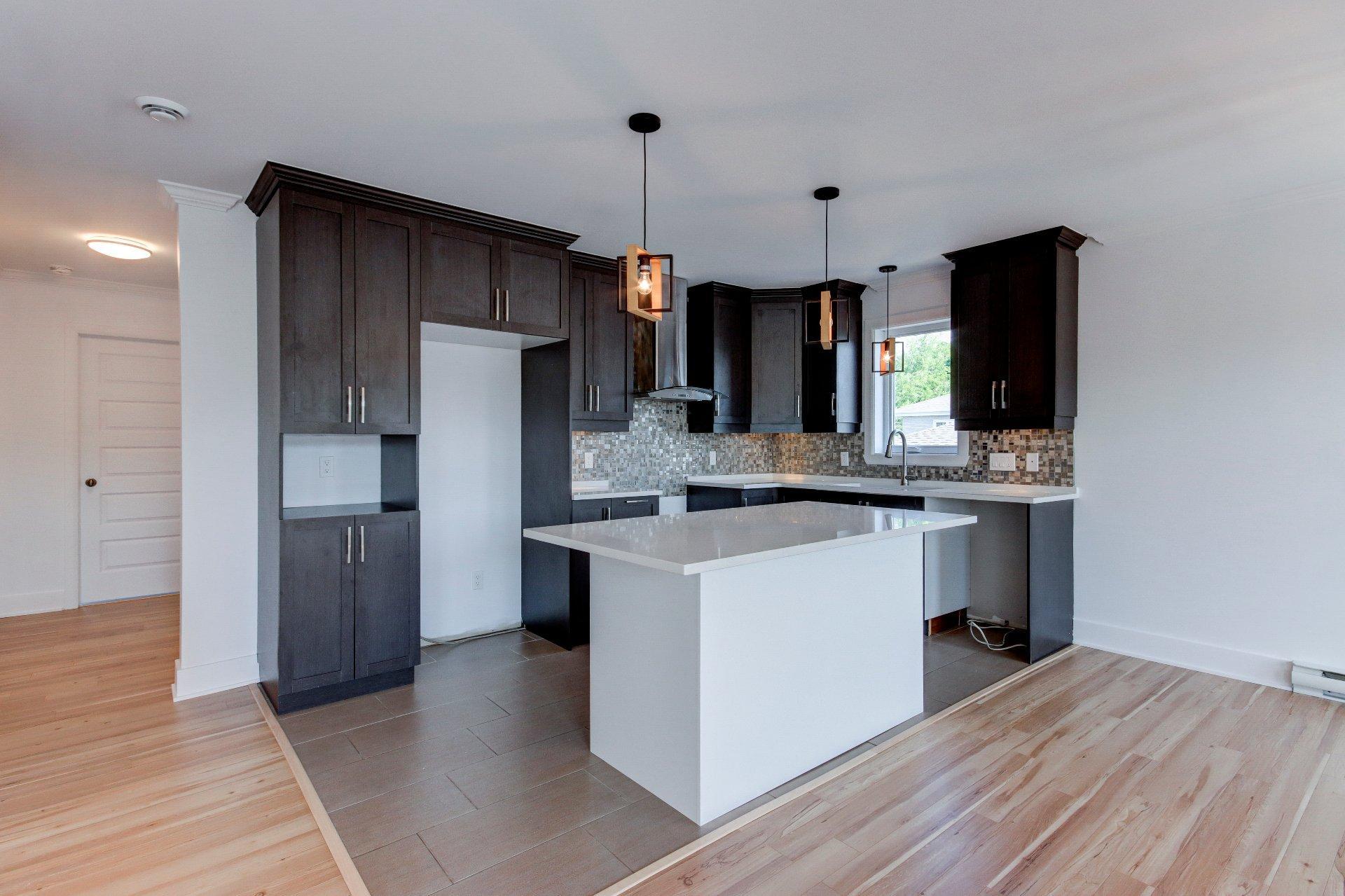 









122


Rue Robert-Jones

,
Saint-Jean-sur-Richelieu,




QC
J2X0E2

