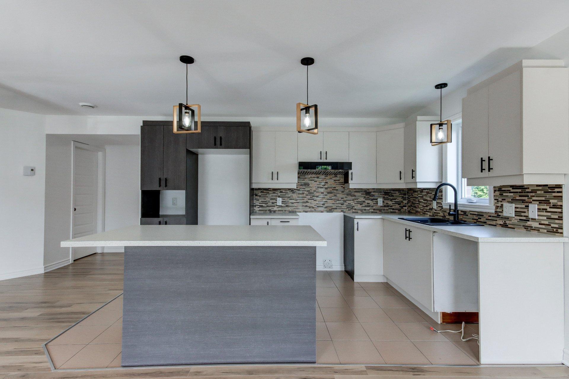 









120


Rue Robert-Jones

,
Saint-Jean-sur-Richelieu,




QC
J2X0E2

