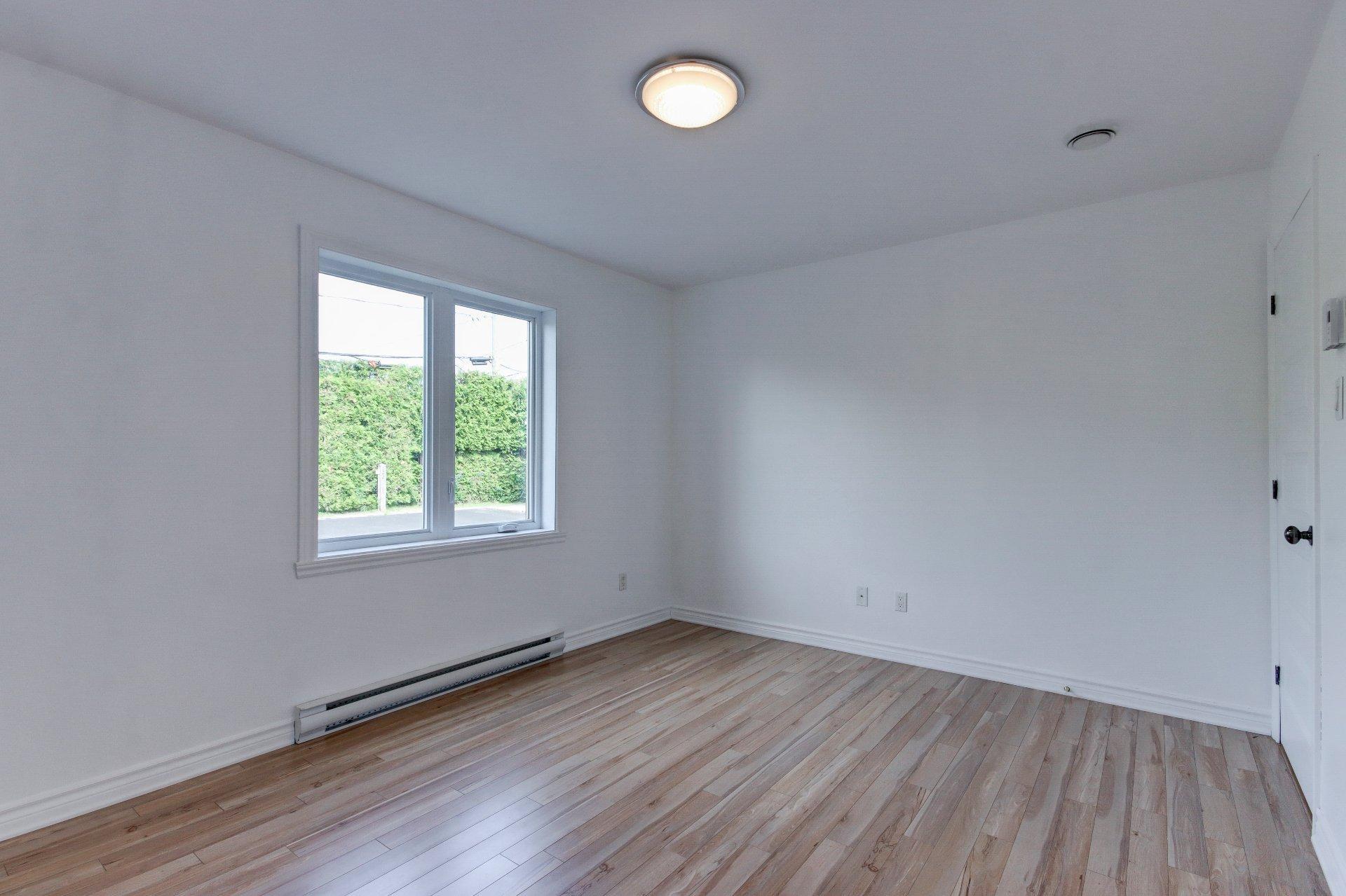 









120


Rue Robert-Jones

,
Saint-Jean-sur-Richelieu,




QC
J2X0E2

