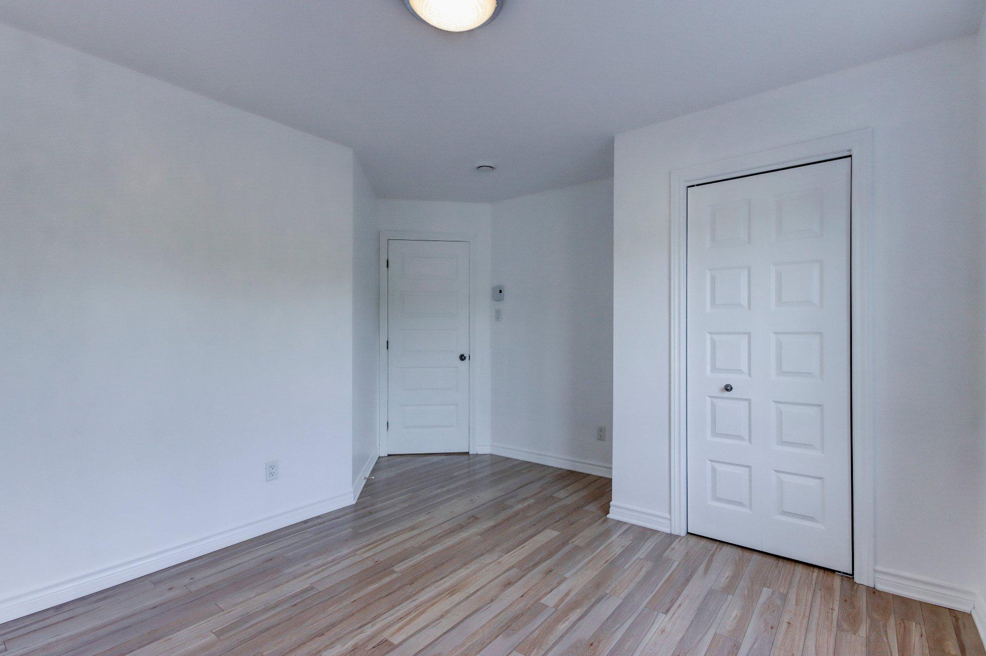 









120


Rue Robert-Jones

,
Saint-Jean-sur-Richelieu,




QC
J2X0E2

