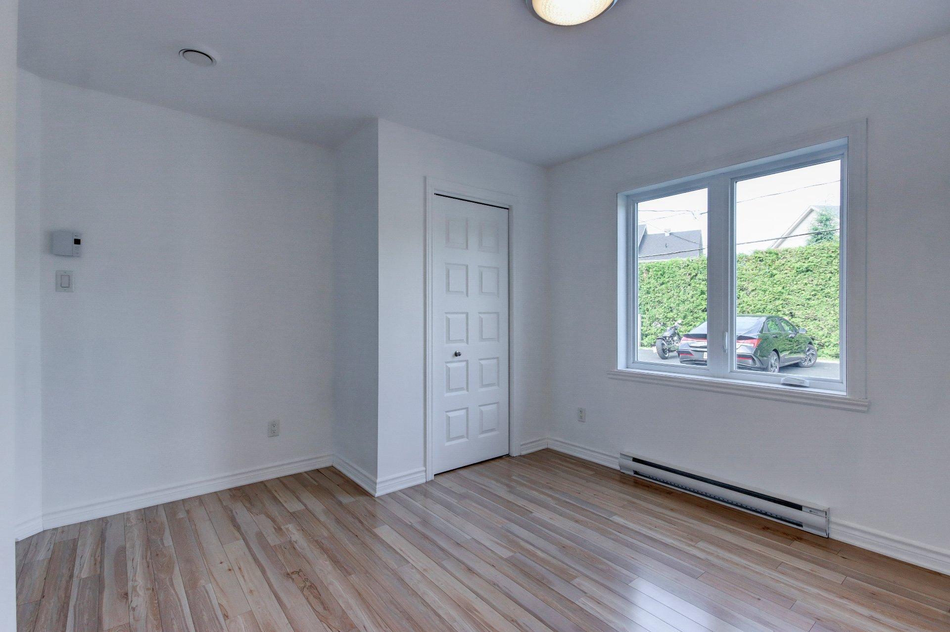 









120


Rue Robert-Jones

,
Saint-Jean-sur-Richelieu,




QC
J2X0E2


