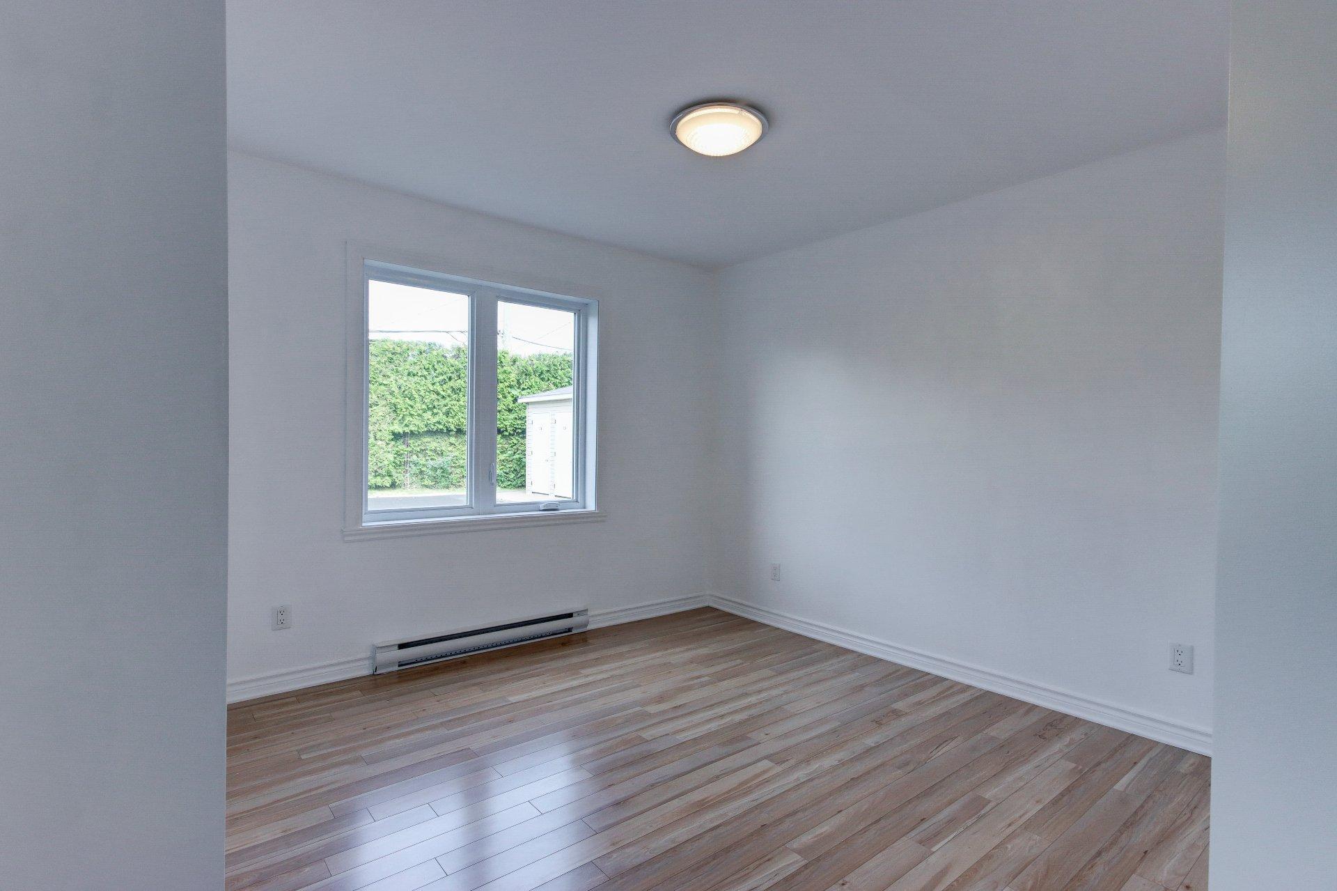 









120


Rue Robert-Jones

,
Saint-Jean-sur-Richelieu,




QC
J2X0E2

